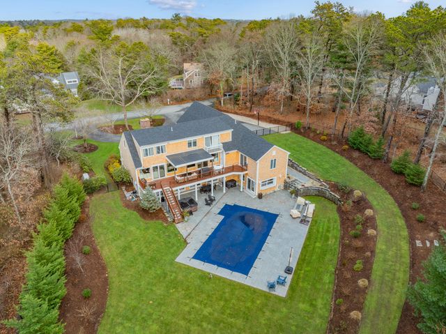 23 Middle Pond Path, Marstons Mills, MA 02648