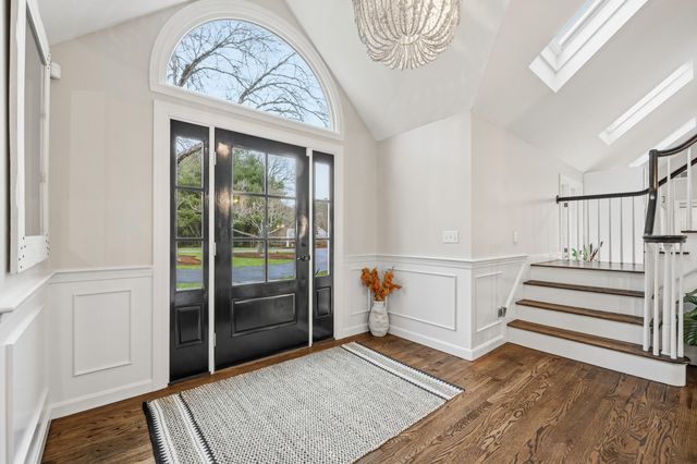 23 Middle Pond Path, Marstons Mills, MA 02648