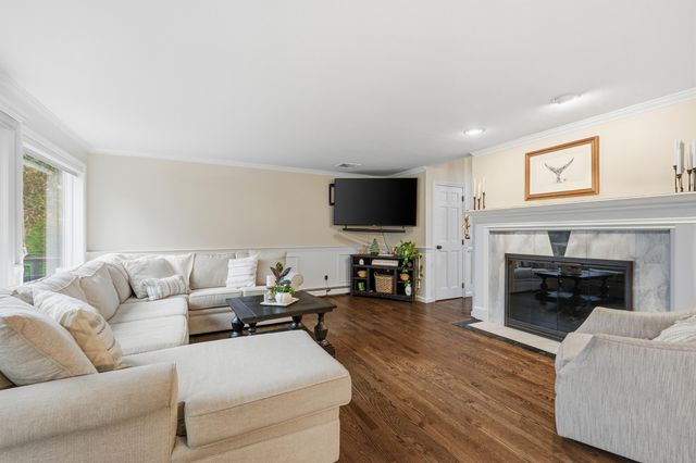 23 Middle Pond Path, Marstons Mills, MA 02648