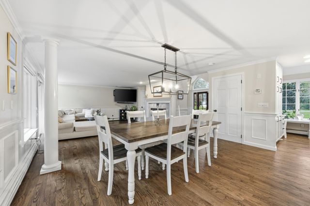 23 Middle Pond Path, Marstons Mills, MA 02648