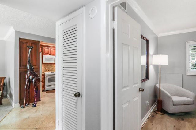 139 SUNRISE Avenue 101, Palm Beach, FL 33480