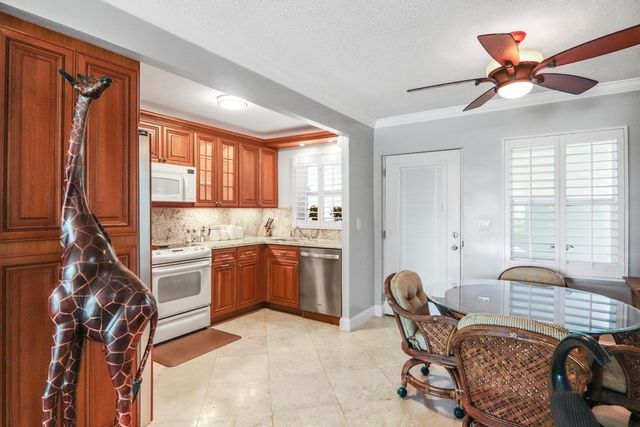 139 SUNRISE Avenue 101, Palm Beach, FL 33480