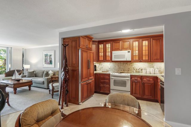 139 SUNRISE Avenue 101, Palm Beach, FL 33480