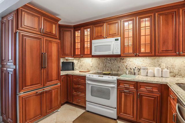 139 SUNRISE Avenue 101, Palm Beach, FL 33480
