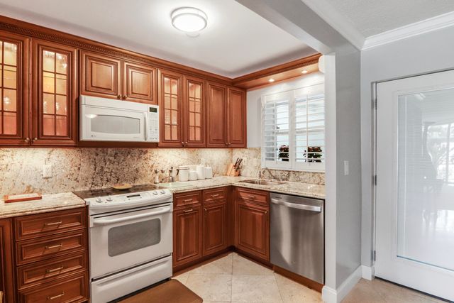 139 SUNRISE Avenue 101, Palm Beach, FL 33480