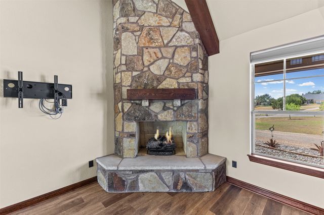 2407 Wills Way Drive, Granbury, TX 76049