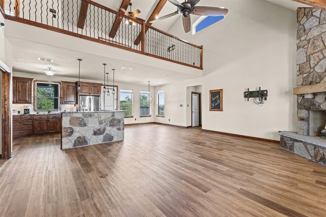 2407 Wills Way Drive, Granbury, TX 76049