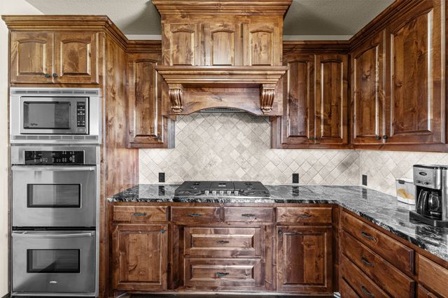 2407 Wills Way Drive, Granbury, TX 76049