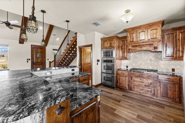 2407 Wills Way Drive, Granbury, TX 76049