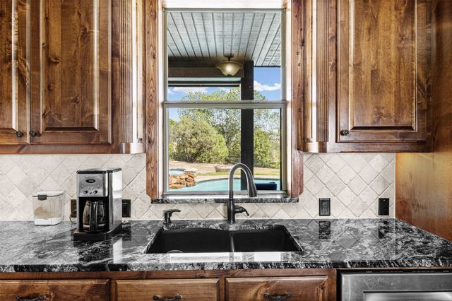2407 Wills Way Drive, Granbury, TX 76049