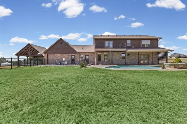 2407 Wills Way Drive, Granbury, TX 76049