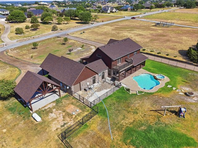 2407 Wills Way Drive, Granbury, TX 76049