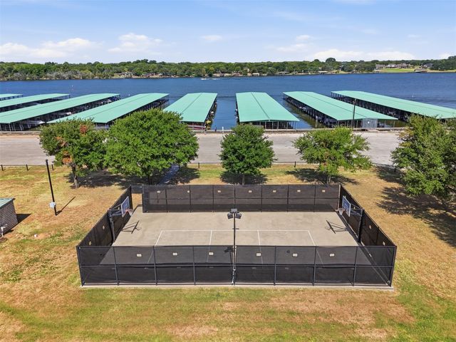 2407 Wills Way Drive, Granbury, TX 76049