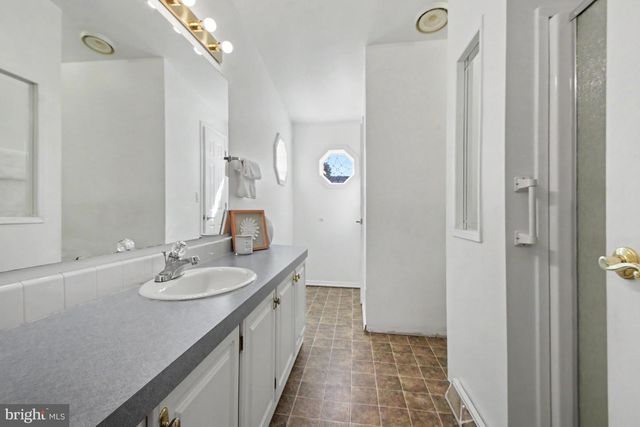 8 WILLIAMS WAY, Sellersville, PA 18960