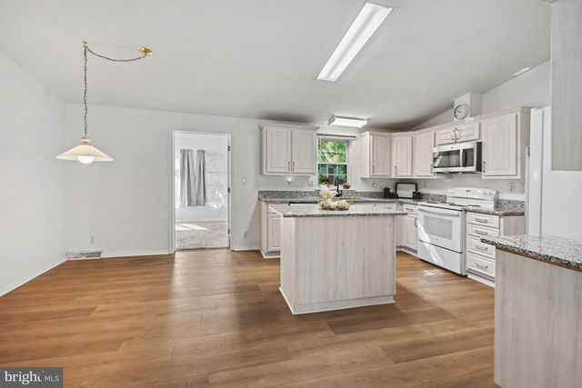 8 WILLIAMS WAY, Sellersville, PA 18960