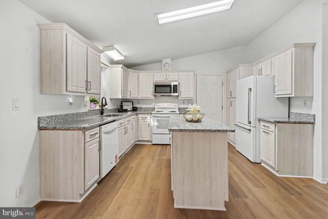 8 WILLIAMS WAY, Sellersville, PA 18960