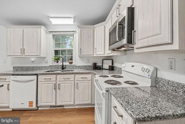 8 WILLIAMS WAY, Sellersville, PA 18960