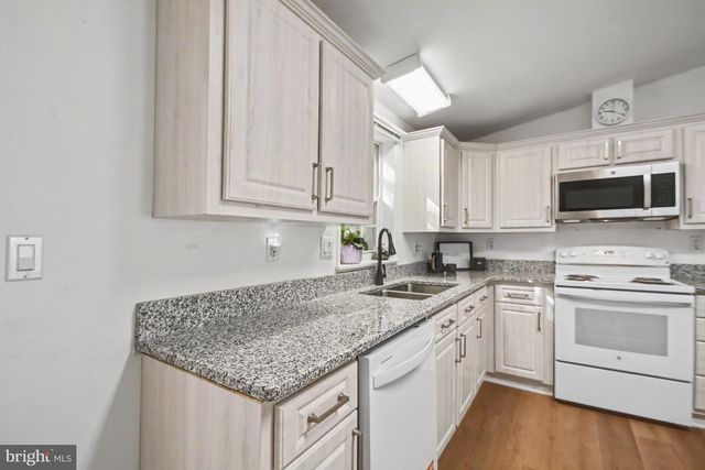 8 WILLIAMS WAY, Sellersville, PA 18960