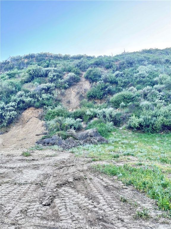 Image 1 of property listing at 0 Verdale, Val Verde, CA 91384