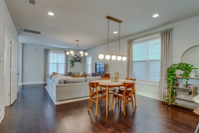 761 Cottage Park Dr, Nashville, TN 37207