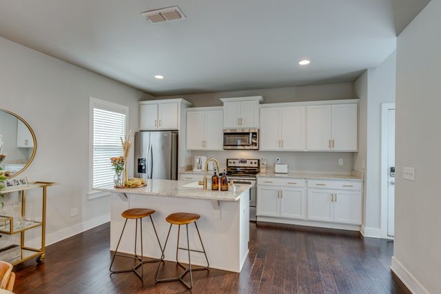 761 Cottage Park Dr, Nashville, TN 37207