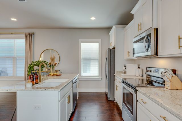 761 Cottage Park Dr, Nashville, TN 37207