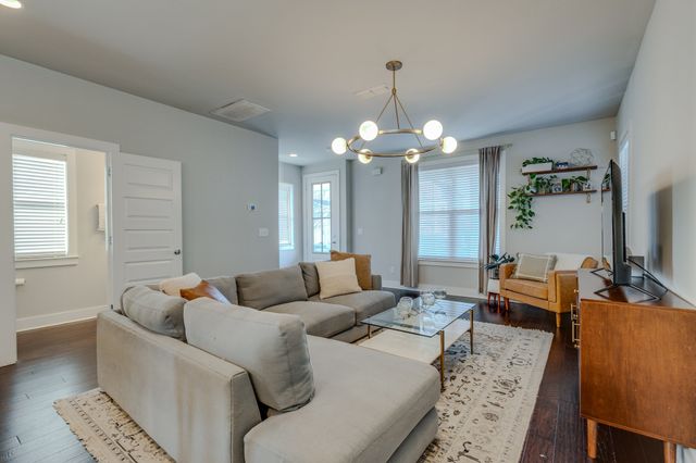 761 Cottage Park Dr, Nashville, TN 37207