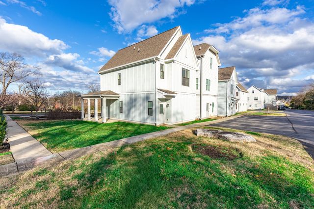 761 Cottage Park Dr, Nashville, TN 37207