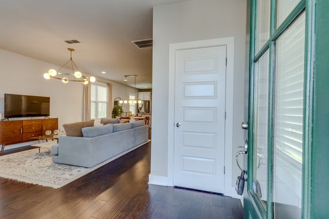 761 Cottage Park Dr, Nashville, TN 37207