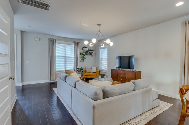 761 Cottage Park Dr, Nashville, TN 37207