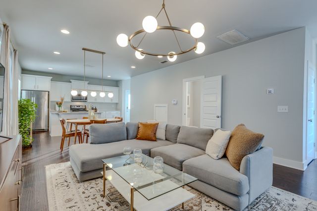 761 Cottage Park Dr, Nashville, TN 37207