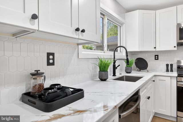2518 DARTMOUTH WOODS RD, Wilmington, DE 19810
