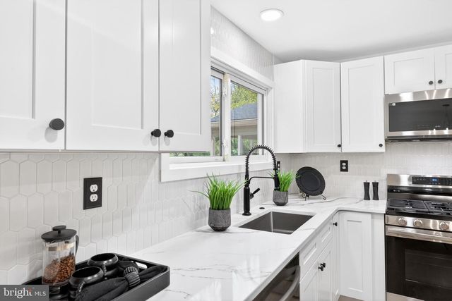 2518 DARTMOUTH WOODS RD, Wilmington, DE 19810
