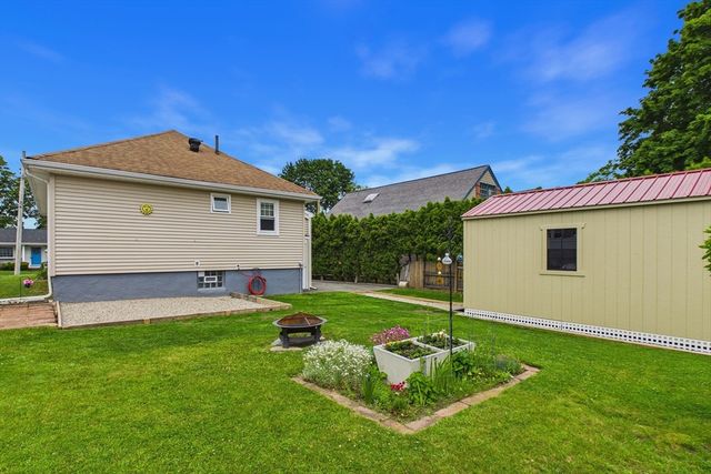 21 Sycamore St, Fairhaven, MA 02719