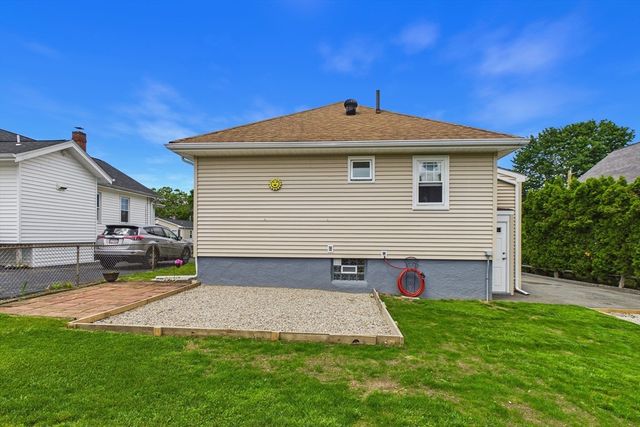 21 Sycamore St, Fairhaven, MA 02719