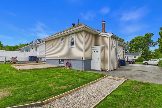 21 Sycamore St, Fairhaven, MA 02719