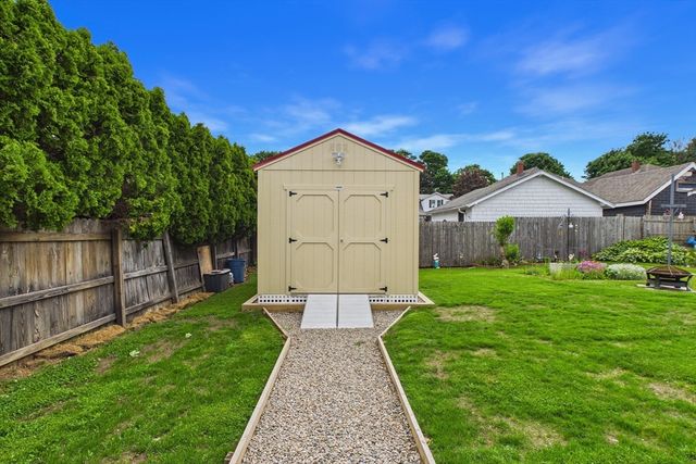21 Sycamore St, Fairhaven, MA 02719