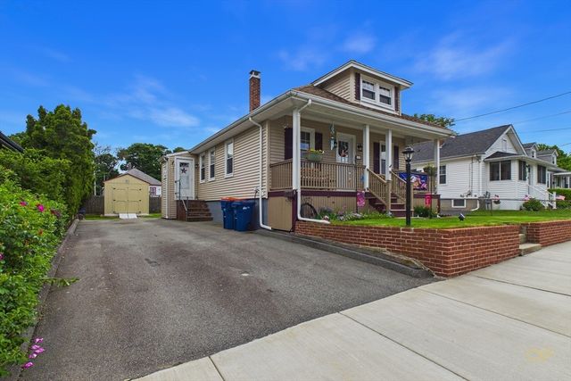 21 Sycamore St, Fairhaven, MA 02719