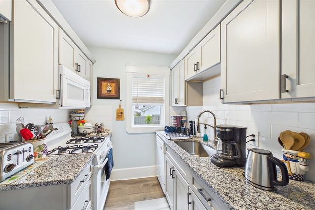 21 Sycamore St, Fairhaven, MA 02719