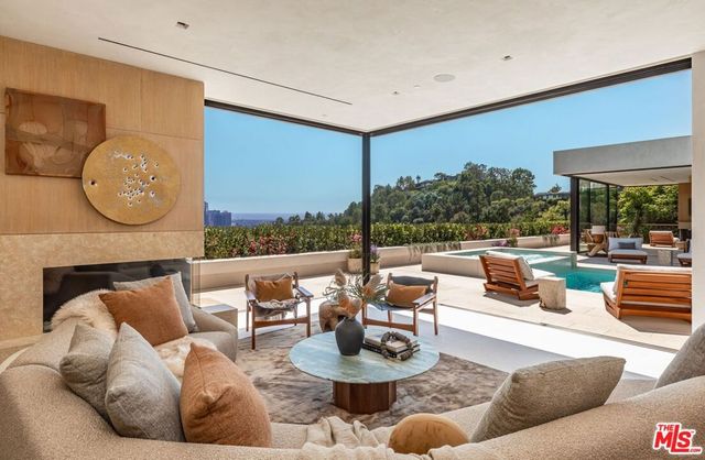 1039 Wallace, Beverly Hills, CA 90210