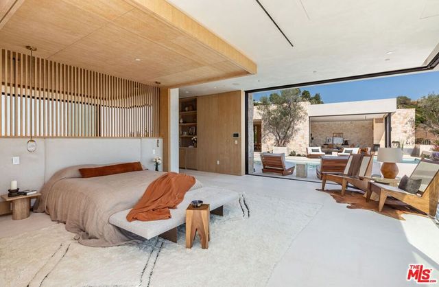 1039 Wallace, Beverly Hills, CA 90210