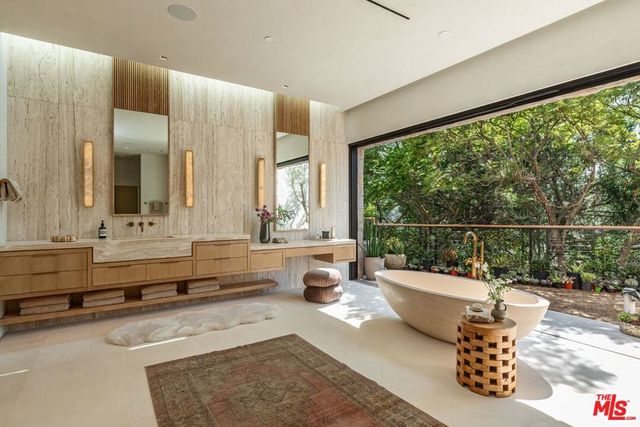 1039 Wallace, Beverly Hills, CA 90210