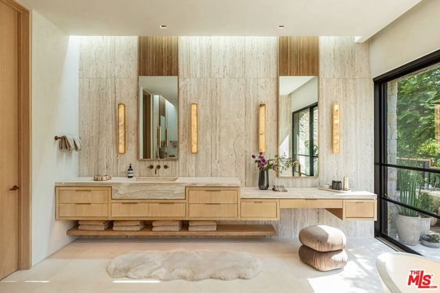 1039 Wallace, Beverly Hills, CA 90210