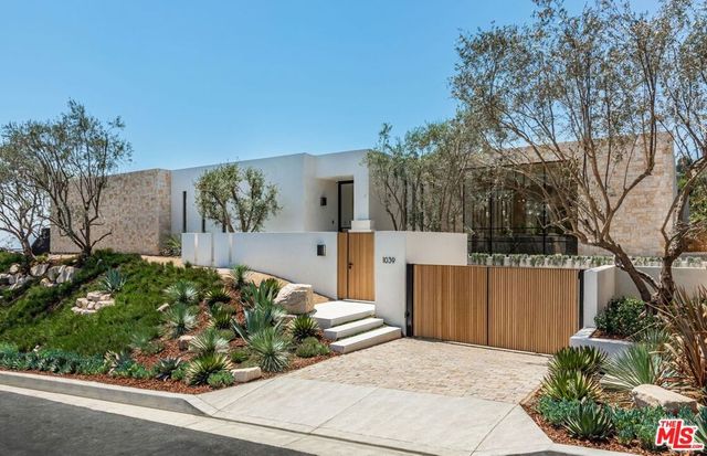 1039 Wallace, Beverly Hills, CA 90210