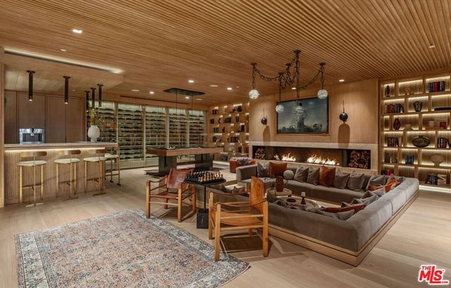 1039 Wallace, Beverly Hills, CA 90210