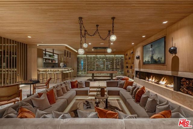 1039 Wallace, Beverly Hills, CA 90210