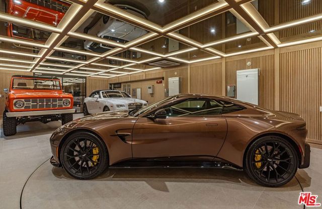 1039 Wallace, Beverly Hills, CA 90210