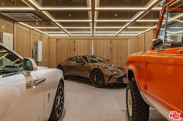 1039 Wallace, Beverly Hills, CA 90210