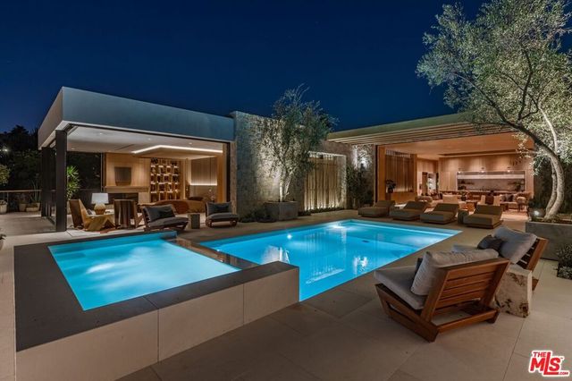 1039 Wallace, Beverly Hills, CA 90210