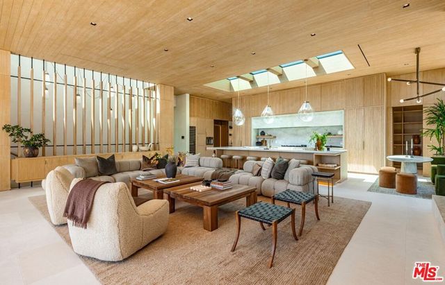 1039 Wallace, Beverly Hills, CA 90210